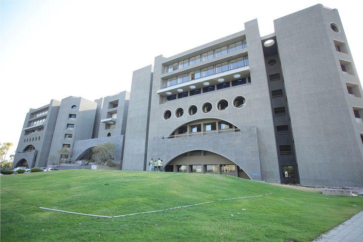 Government vs Private Colleges
